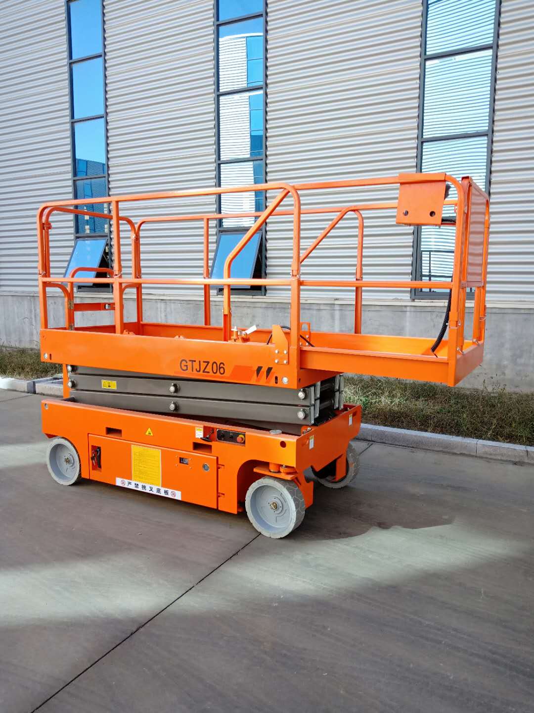 全電動升降平臺