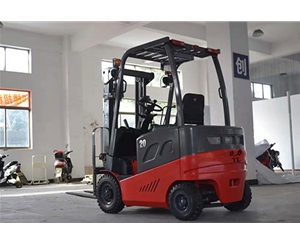 蕪湖電動(dòng)叉車(chē)安全操作的規(guī)范